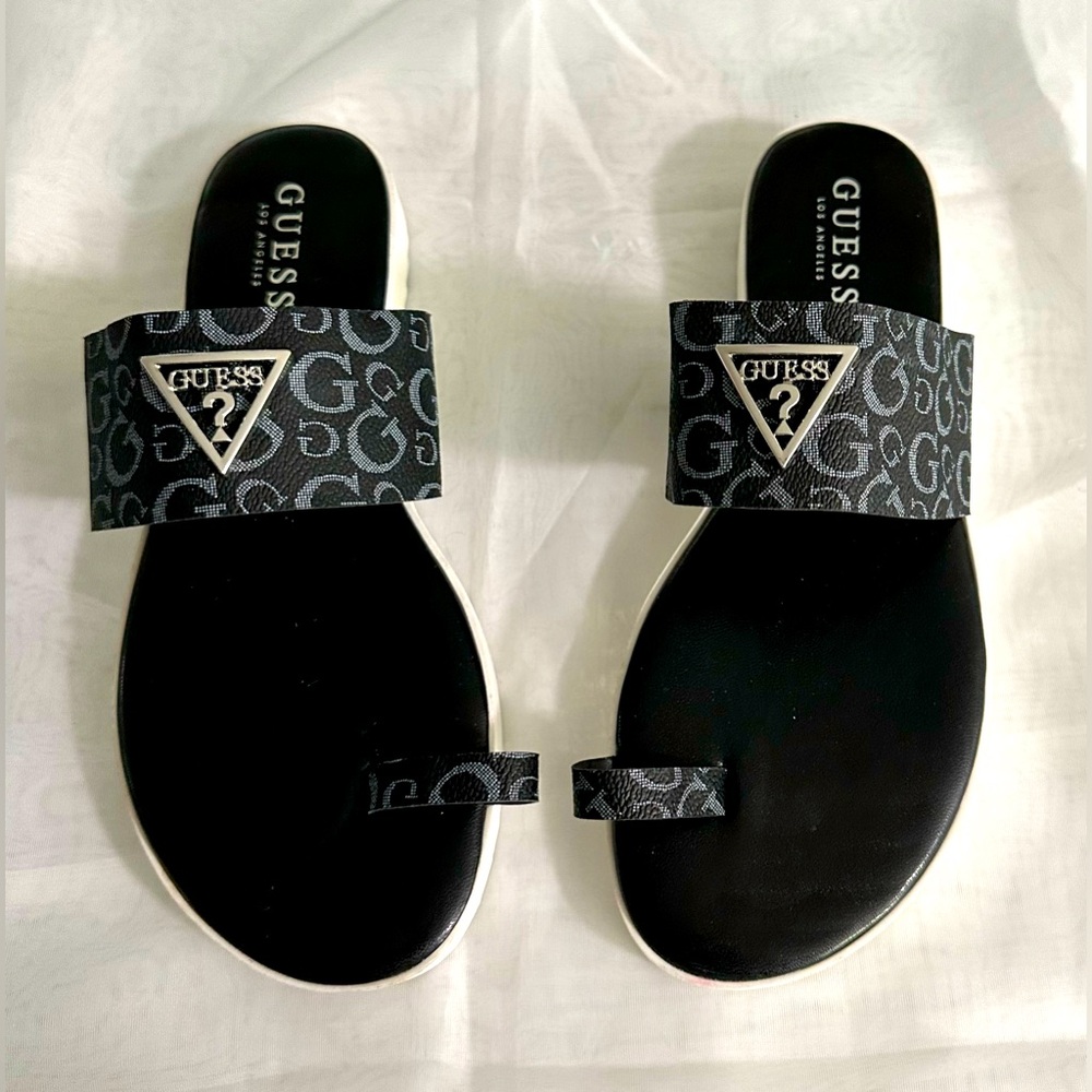 Guess toe cuff sandals